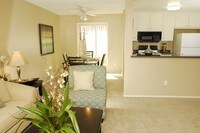 Living Room - Fountains at Point West Apartamentos in Sacramento, California