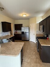 1629 Robindale Dr in Nashville, TN - Foto de edificio - Building Photo