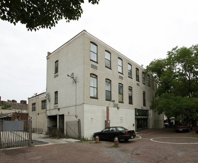 Frederick Douglass Apartments in Philadelphia, PA - Foto de edificio - Building Photo