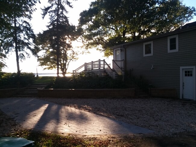 property at 3059 Sunnyside St