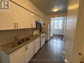 159 Montrose Ave in Toronto, ON - Building Photo