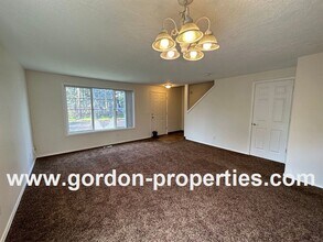 5254 SE 73rd Ave in Portland, OR - Building Photo - Building Photo