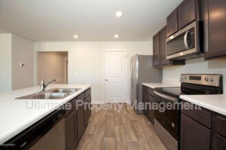 585 Draymore Dr NE in Leland, NC - Building Photo - Building Photo