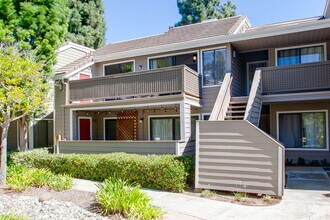 1075 Shadowridge Dr in Vista, CA - Building Photo - Building Photo