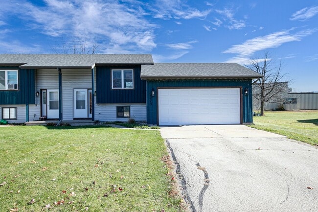 2273 Country Ln in Neenah, WI - Building Photo - Building Photo