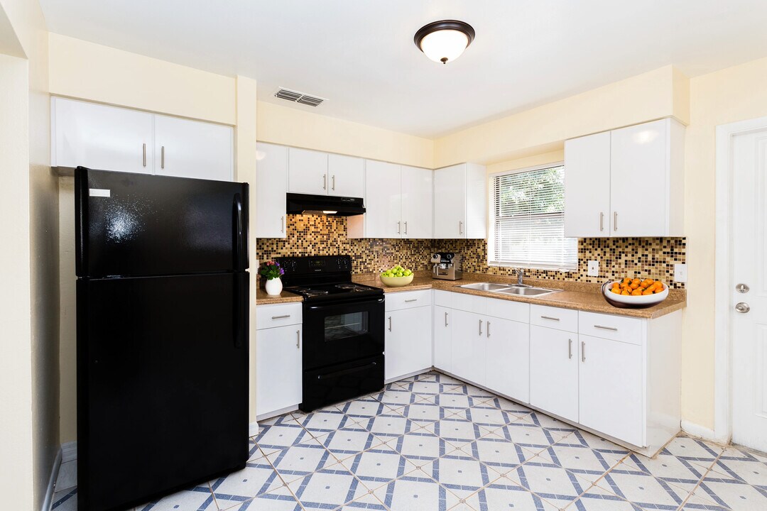 3301 Pershing St in Kissimmee, FL - Building Photo
