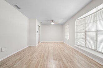 4134 Hunting Path in San Antonio, TX - Building Photo - Building Photo