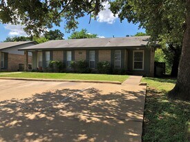 3513 Curtis St in Bryan, TX - Building Photo