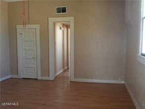 2201 Tremont Ave in El Paso, TX - Building Photo - Building Photo