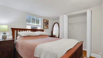 2201 E Idlewild Ave in Tampa, FL - Foto de edificio - Building Photo