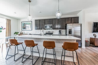 605 Brook Ct in Oswego, IL - Building Photo - Building Photo