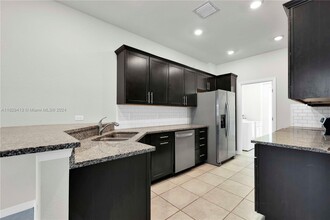 1240 Eucalyptus Dr in Hollywood, FL - Building Photo - Building Photo