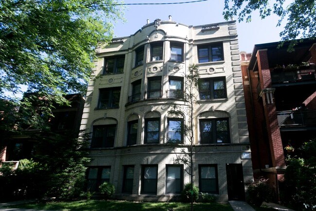 property at 1432 W Farragut Ave