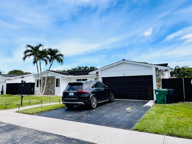 8040 SW 196th Terrace in Cutler Bay, FL - Building Photo - Building Photo