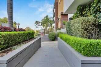 Holmby Street Luxury Investments LLC in Los Angeles, CA - Building Photo - Building Photo