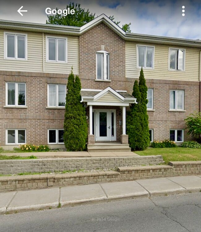 property at 75 De La Grande-Côte Ch