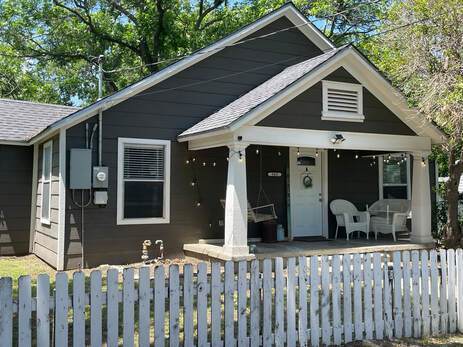 960 N McCart St in Stephenville, TX - Building Photo