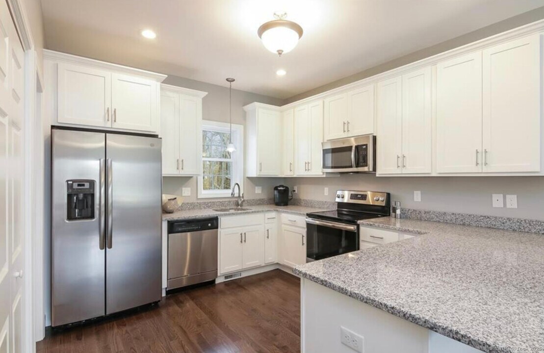 35 Ringgold St in West Hartford, CT - Building Photo