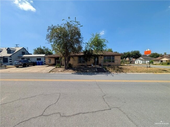 14 Fresno Ave in McAllen, TX - Building Photo - Building Photo