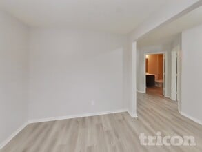 7007 Capeshaw in San Antonio, TX - Foto de edificio - Building Photo