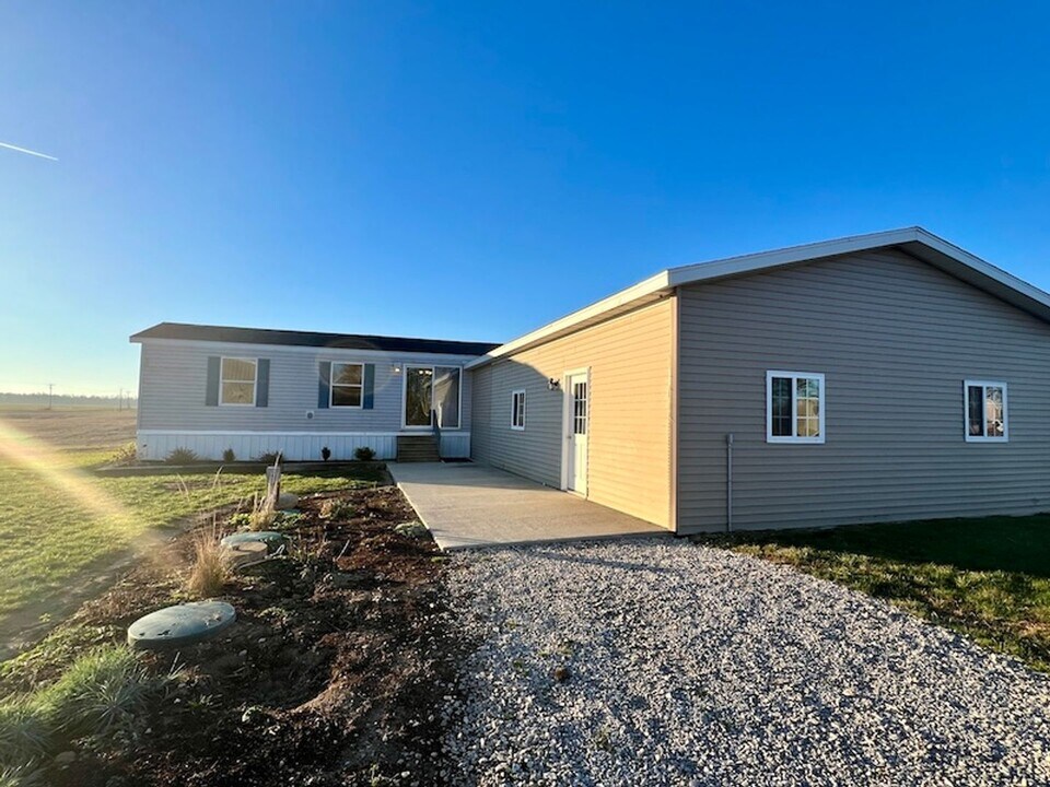 2697 US HWY 224 in Greenwich, OH - Building Photo