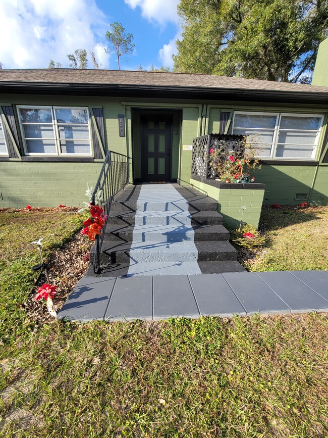 5321 NE 29th St in Silver Springs, FL - Building Photo - Building Photo