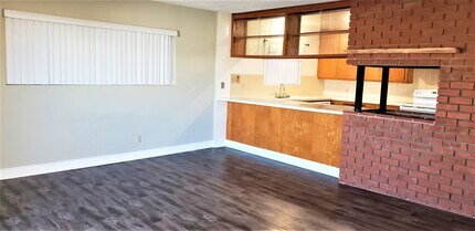 125 6th St, Unit 2 in Seal Beach, CA - Foto de edificio - Building Photo
