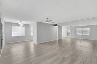 481 Burgundy P, Unit K in Delray Beach, FL - Building Photo