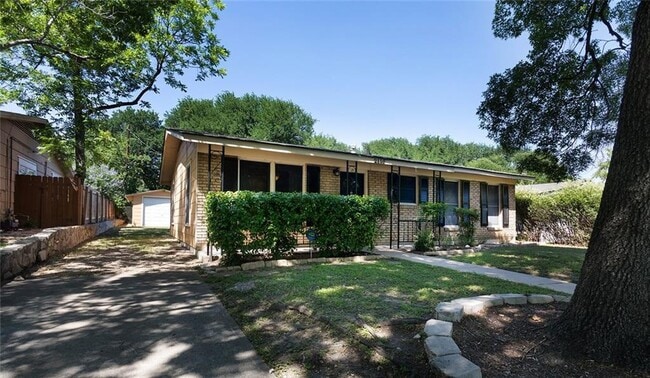 2110 Westover Rd in Austin, TX - Building Photo - Building Photo