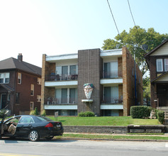 Apartment in Pittsburgh, PA - Foto de edificio - Building Photo