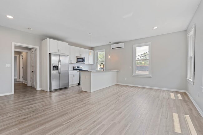 10 E Main St, Unit Apt B in Westerville, OH - Building Photo - Building Photo