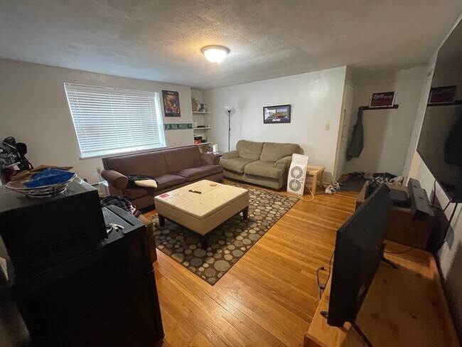 51 Colborne Rd, Unit 2 in Boston, MA - Building Photo - Building Photo