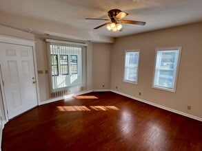 1823 Hutchins Ave in Rockford, IL - Foto de edificio - Building Photo