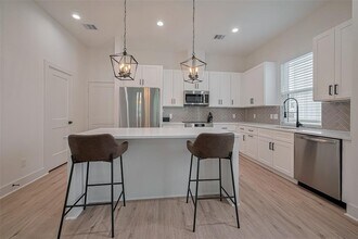 1111 Bruno Pl in Houston, TX - Building Photo - Building Photo