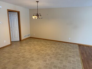 433 Sarah Cir in Baldwin, WI - Building Photo - Building Photo