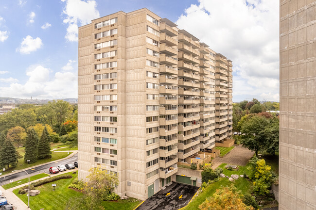 730 Montpellier in Montréal, QC - Building Photo - Building Photo