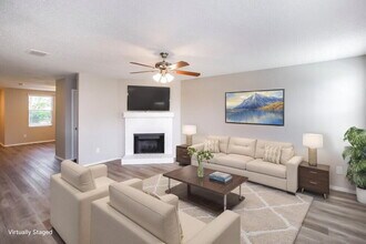 1824 Lariat Dr, Unit 103 in Justin, TX - Foto de edificio - Building Photo