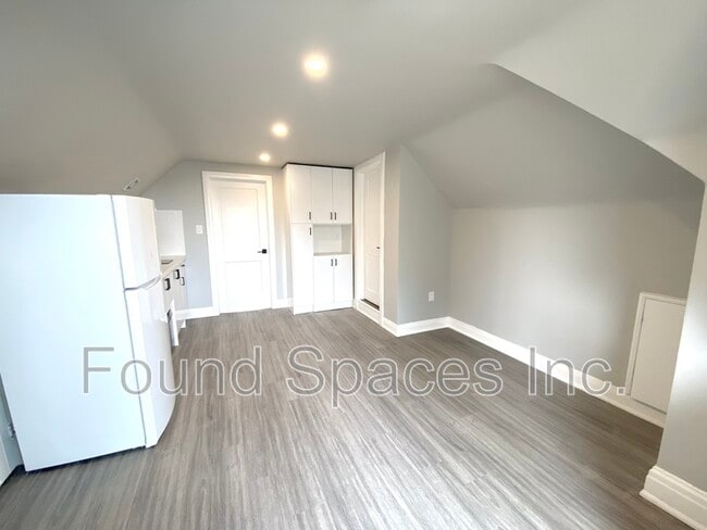 953 Montclair Ave in Hamilton, ON - Building Photo - Building Photo