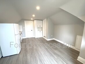 953 Montclair Ave in Hamilton, ON - Building Photo - Building Photo