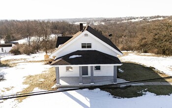 1381 Old Oxford Rd in Hamilton, OH - Foto de edificio - Building Photo