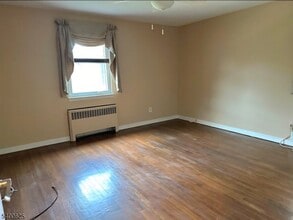 12 Troy Dr in Springfield, NJ - Building Photo - Building Photo