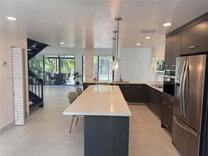 9869 NW 52nd Terrace in Doral, FL - Building Photo - Building Photo