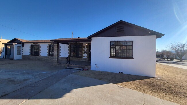 906 Driver Cir in El Paso, TX - Building Photo - Building Photo