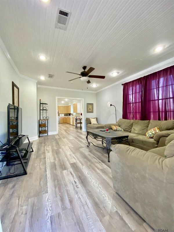 14039 Young Rd in Gonzales, LA - Foto de edificio - Building Photo