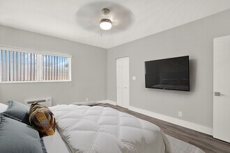 Crestview Apartments in Bay Harbor Islands, FL - Foto de edificio - Building Photo