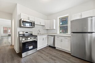 2905 N Bartlett Ave in Milwaukee, WI - Building Photo