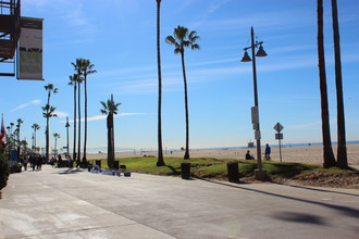 2209 Ocean Front Walk in Venice, CA - Building Photo - Building Photo