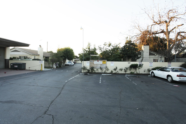 Patio Gardens Apartments in Pomona, CA - Building Photo - Building Photo