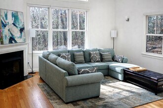 92 Johnson Woods Dr in Reading, MA - Building Photo - Building Photo