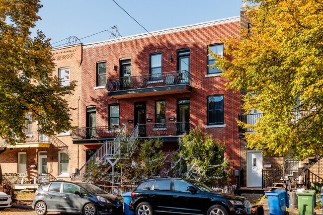 3385 Èvelyn Rue in Verdun, QC - Building Photo - Building Photo